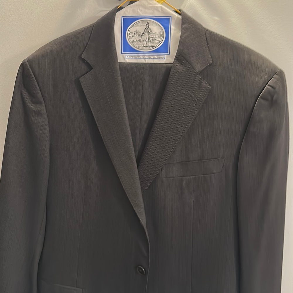 Stunning  ermenegildo zegna  2 piece suit 3 button. Beautiful Italian quality
